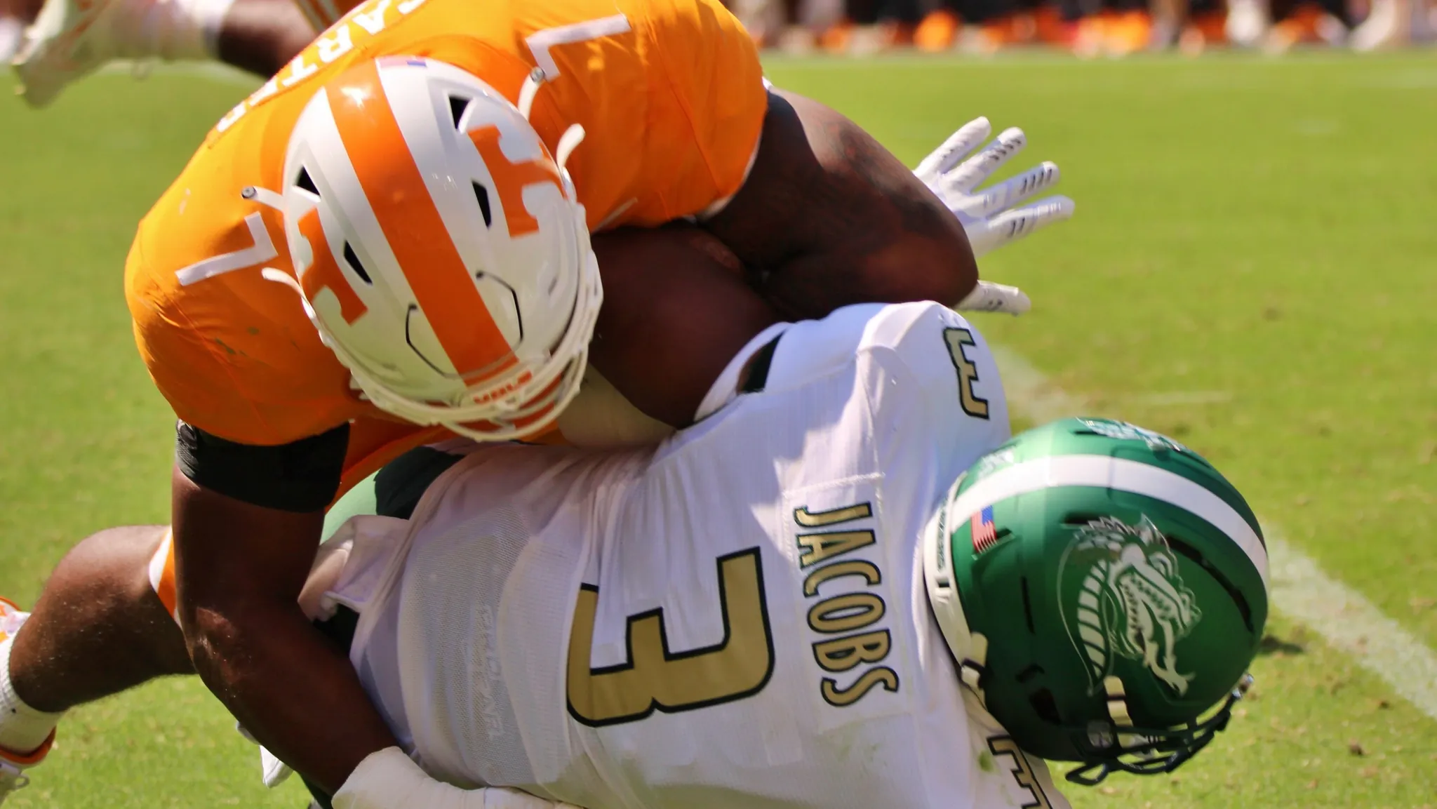 Arion Carter in a Tennessee Volunteers football uniform during a college football game
