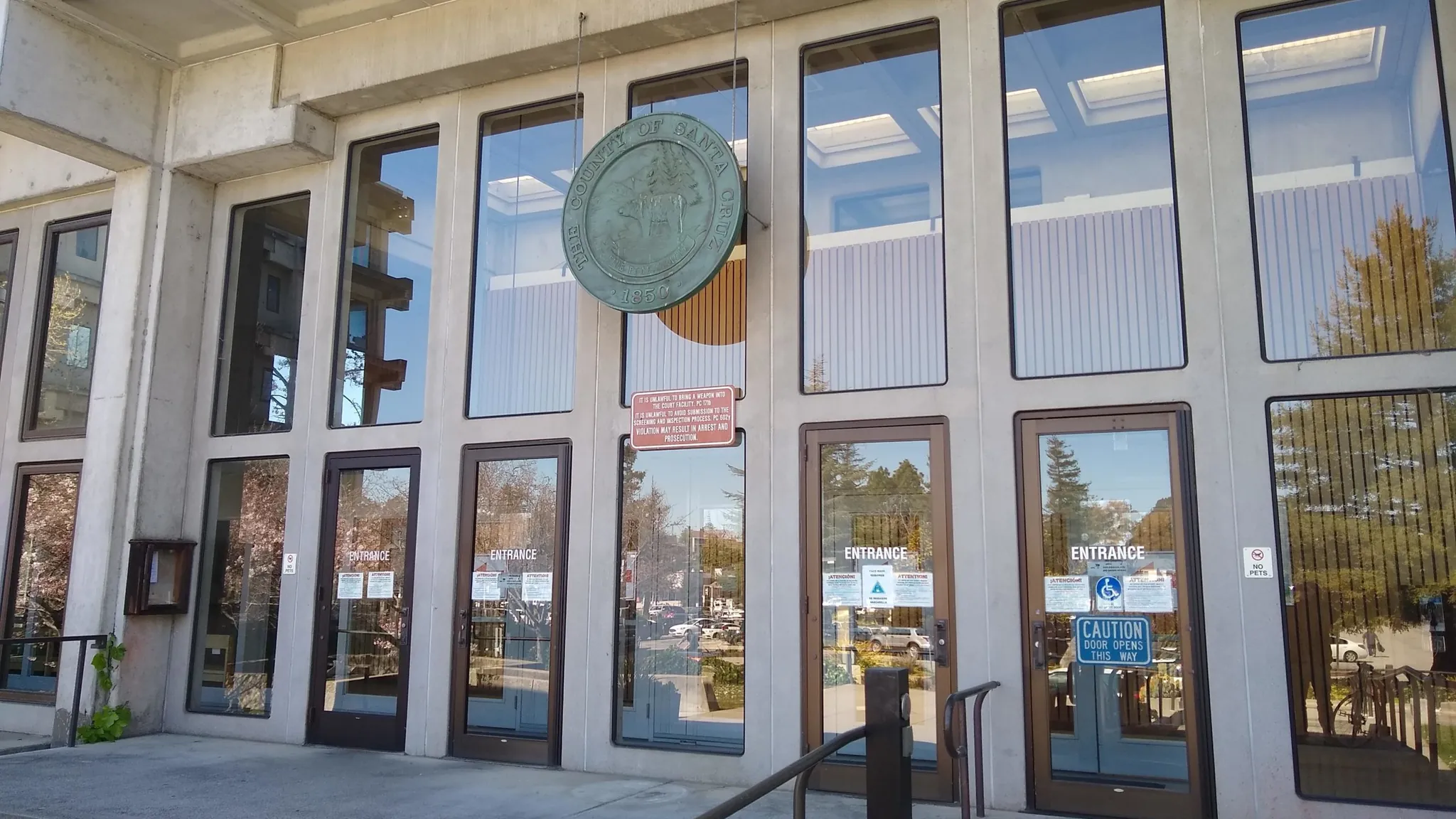 Exterior steps of Santa Cruz County Superior Court where a resulting docket would appear