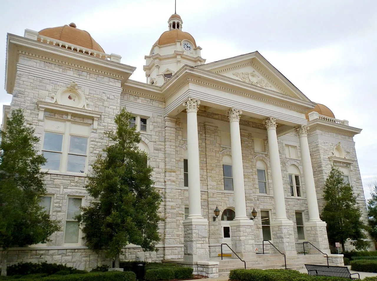 Exterior of the Shelby County Courthouse in Columbiana, Alabama