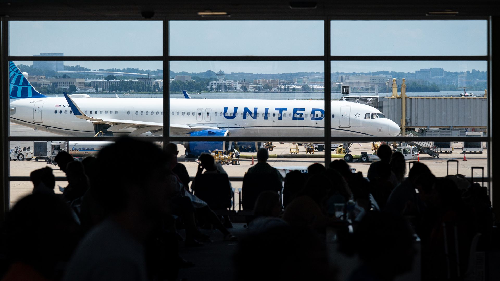 United aircraft parked at gates during the August 2025 outage