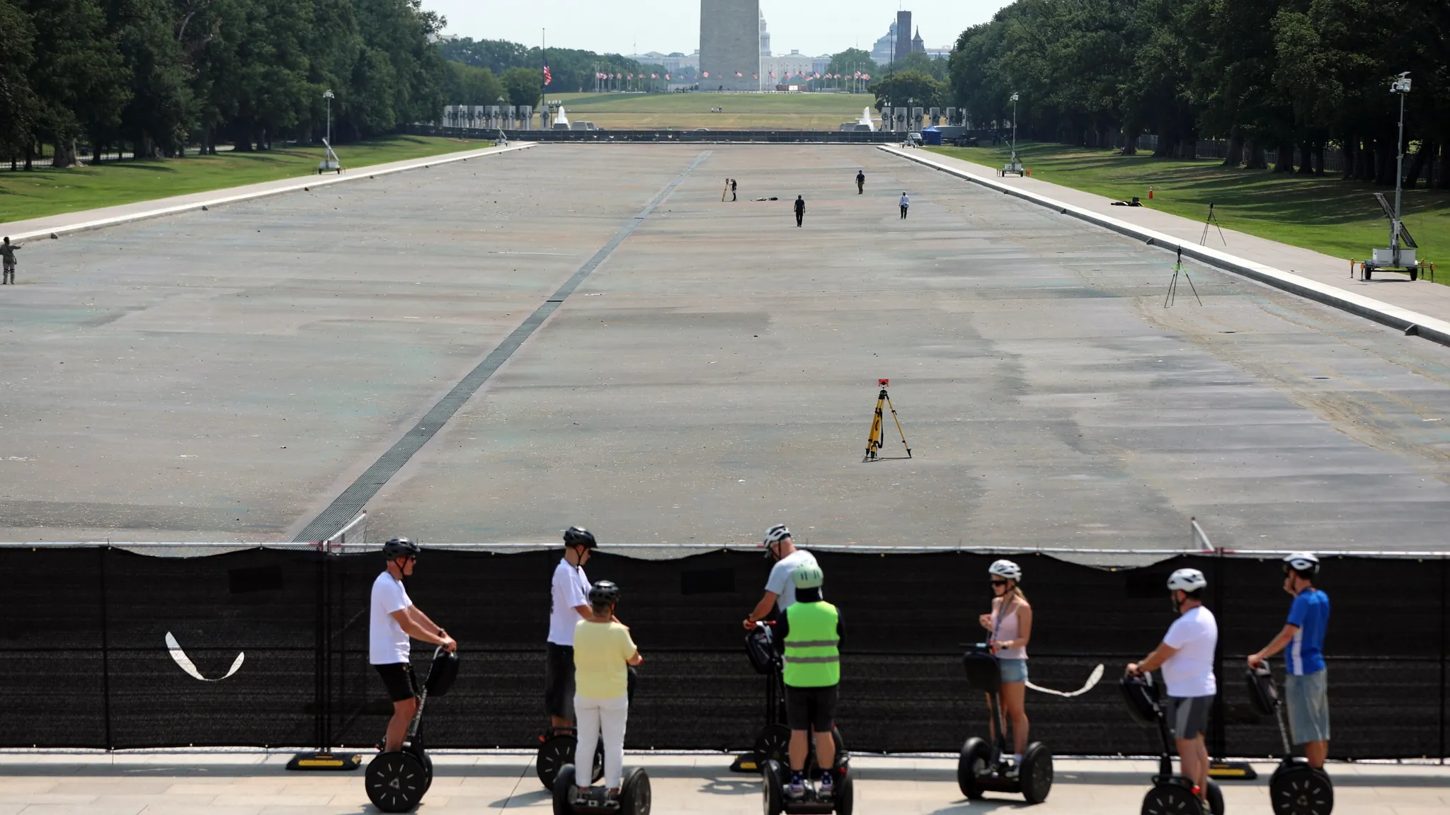 Drained Lincoln Memorial Reflecting Pool with exposed basin and the Lincoln Memorial in the background